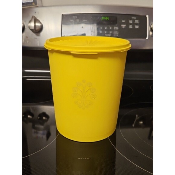 Vintage Tupperware Servalier Canister Style 807-8  Starburst Yellow with Lid - Picture 1 of 15